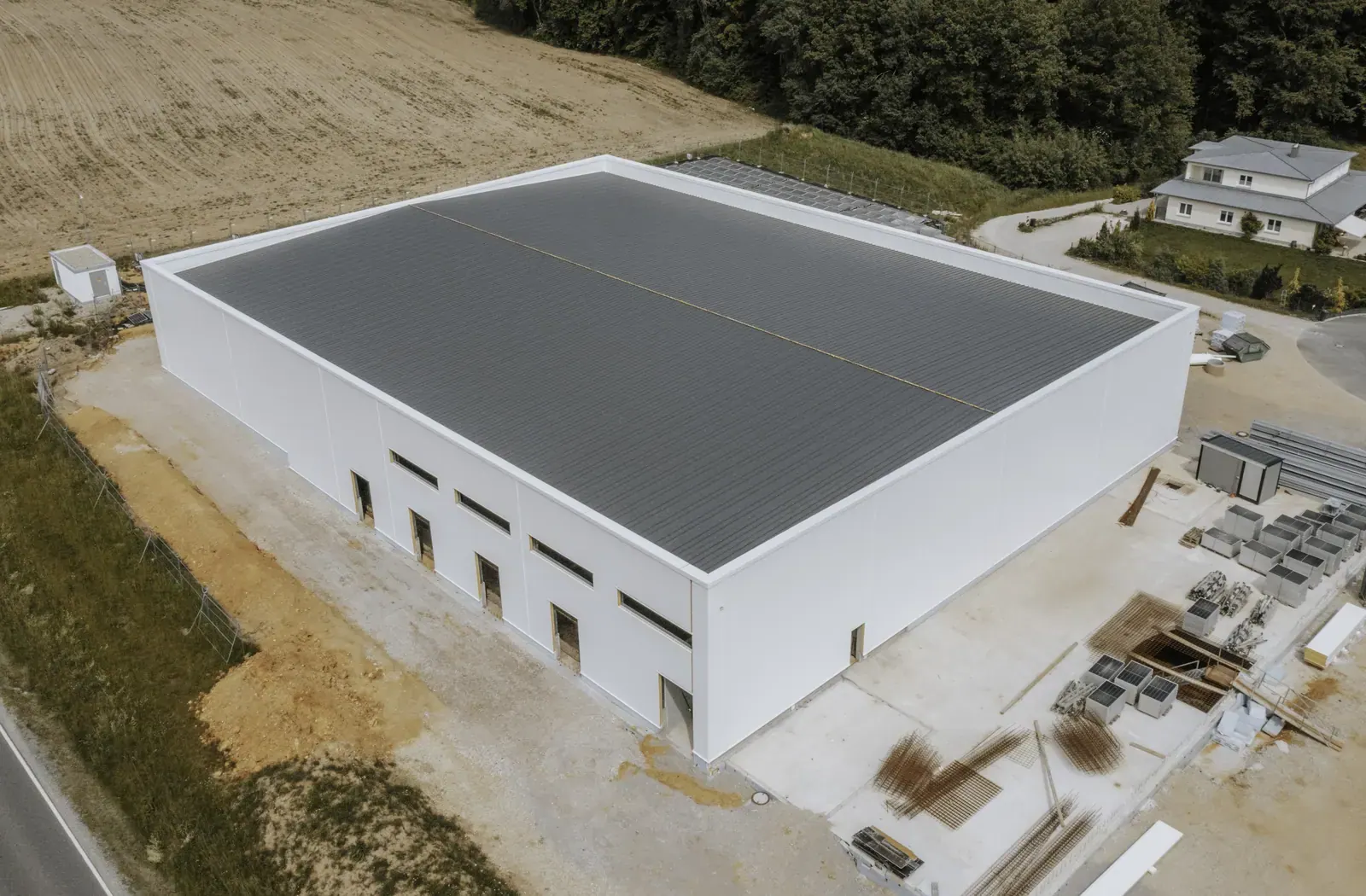 Hardy Barth: Produktionshalle mit Büro und PV, Bild 8 (Bauphase)