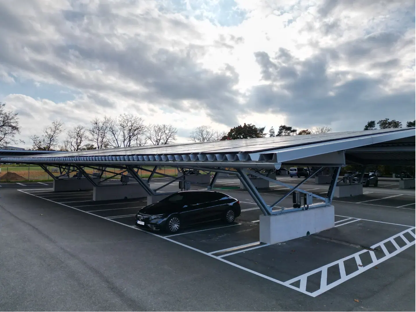 Leonhard Kurz: PV-Carport auf dem Firmenparkplatz, Bild 3