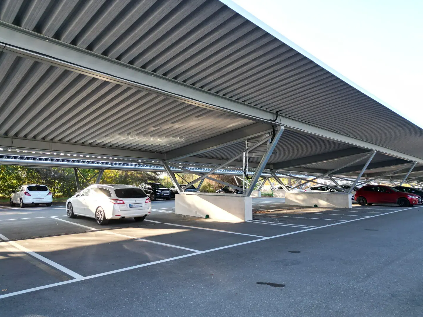 Leonhard Kurz: PV-Carport auf dem Firmenparkplatz, Bild 5