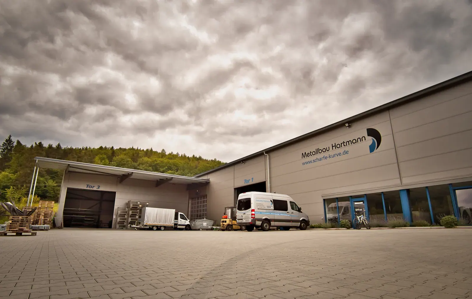 Metallbau Hartmann: Produktionshalle mit Büro, Bild 2