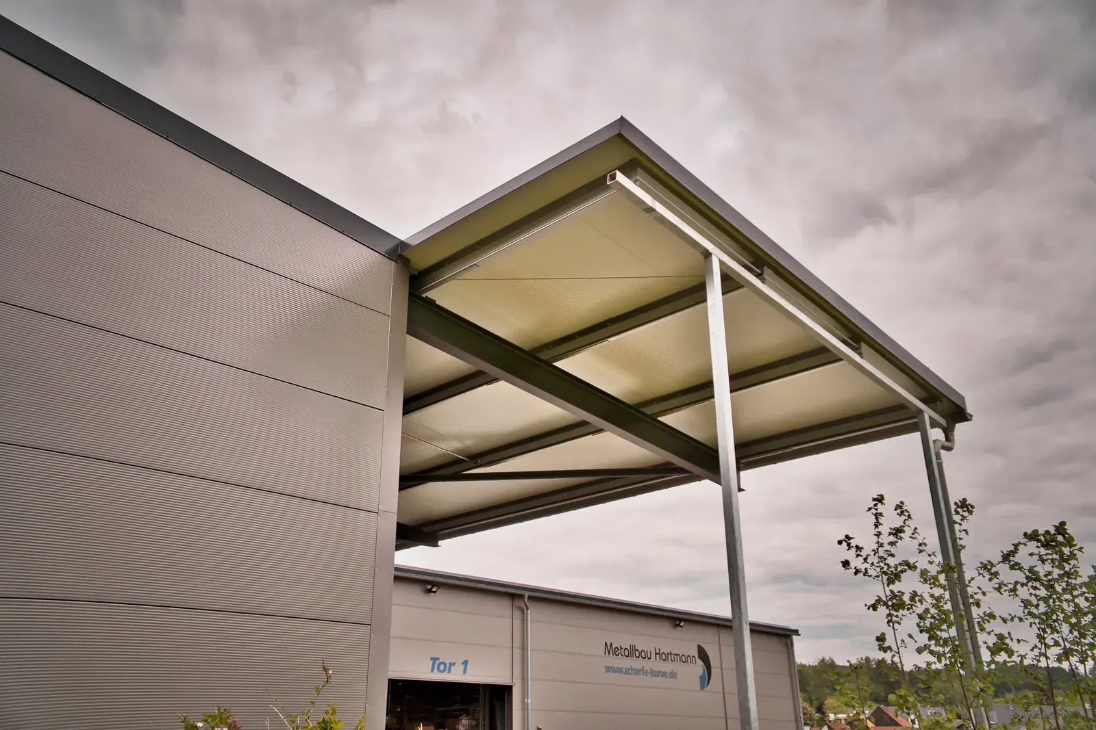 Metallbau Hartmann: Produktionshalle mit Büro, Bild 4