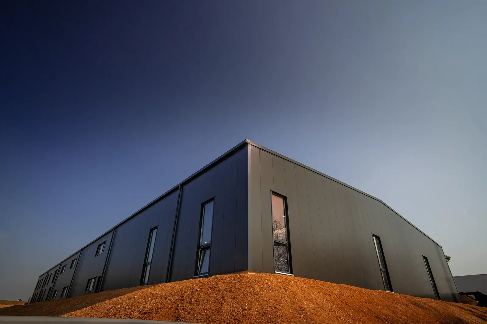Metz GmbH: Produktions- und Lagerhalle mit Büro, Bild 4
