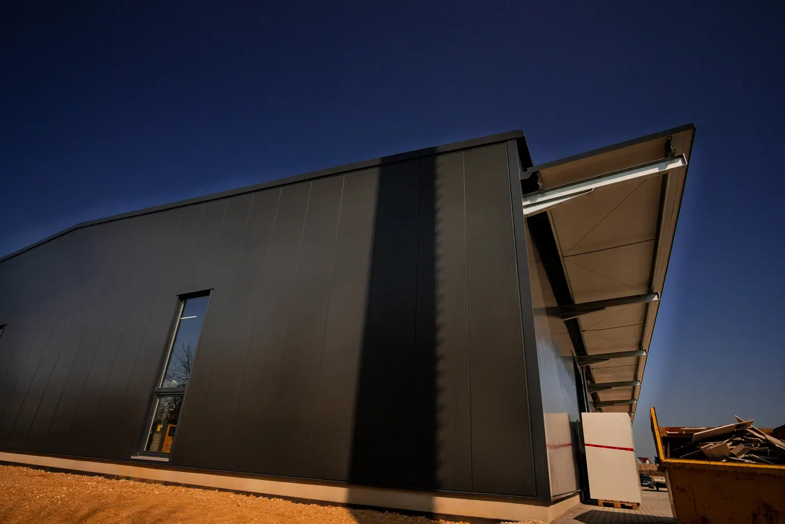 Metz GmbH: Produktions- und Lagerhalle mit Büro, Bild 5