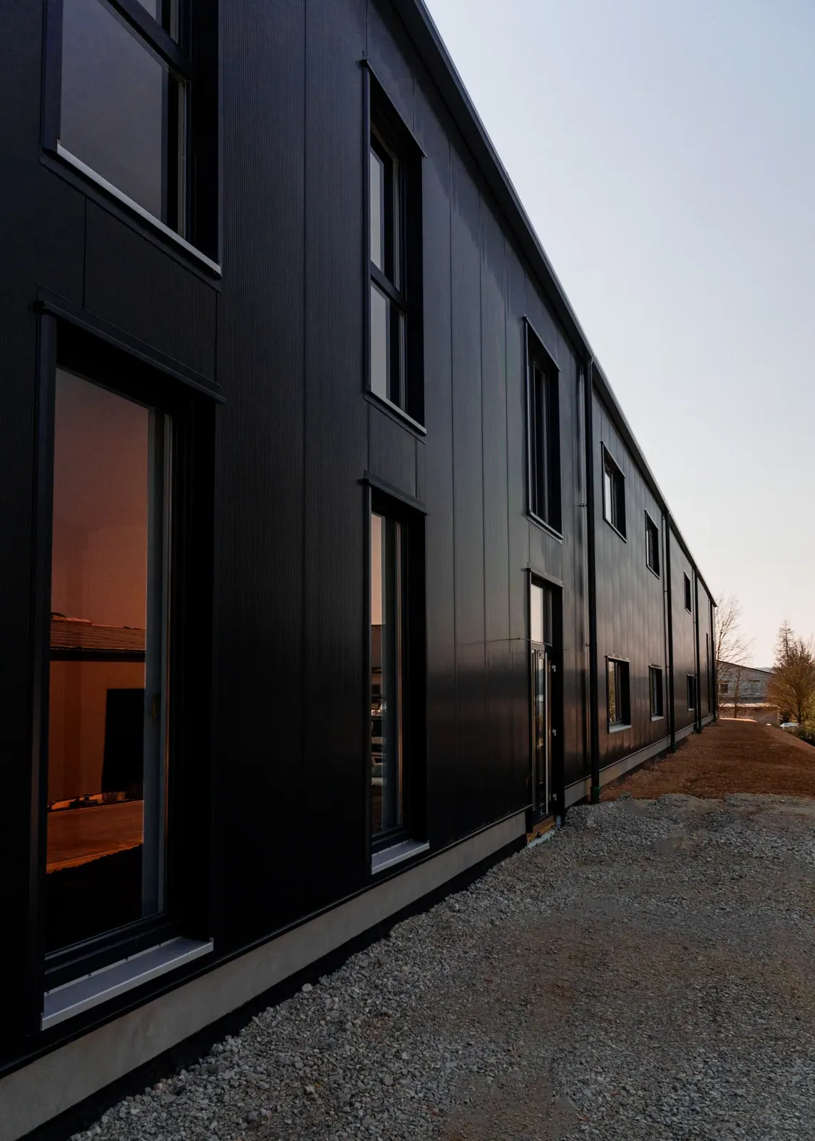 Metz GmbH: Produktions- und Lagerhalle mit Büro, Bild 8