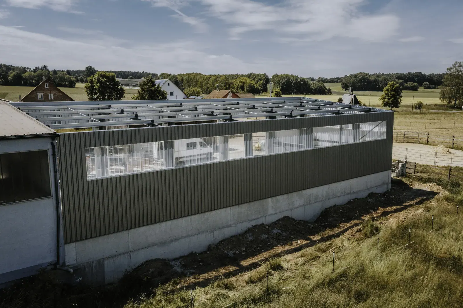 Reiterhof Stecher: Unterstellhalle für Maschinen, Bild 2