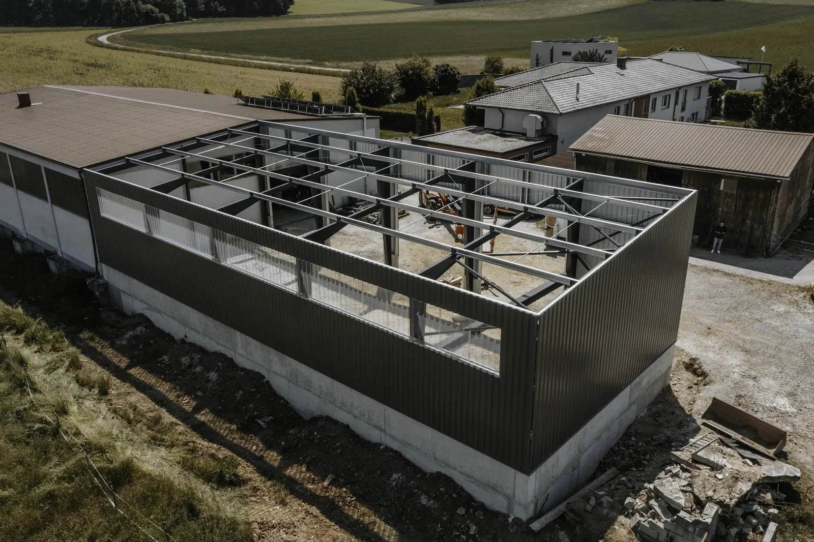 Reiterhof Stecher: Unterstellhalle für Maschinen, Bild 3